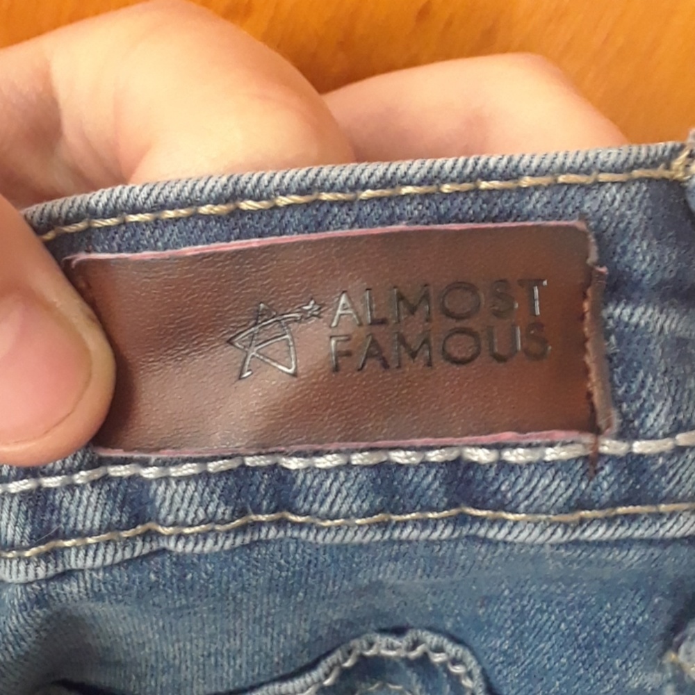 Almost Famous Ripped Jeans. - Picture 4 of 4
